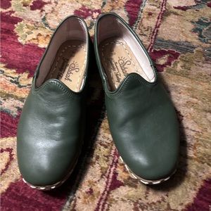 SAHBAH size 8.5 women's -- leaf green ---like new